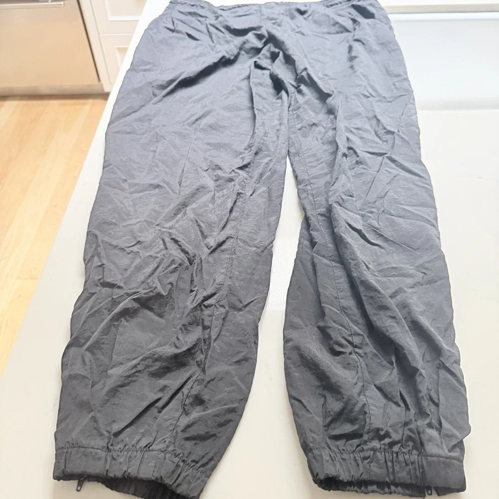 Vintage NIKE nylon crinkle-knit workout pants